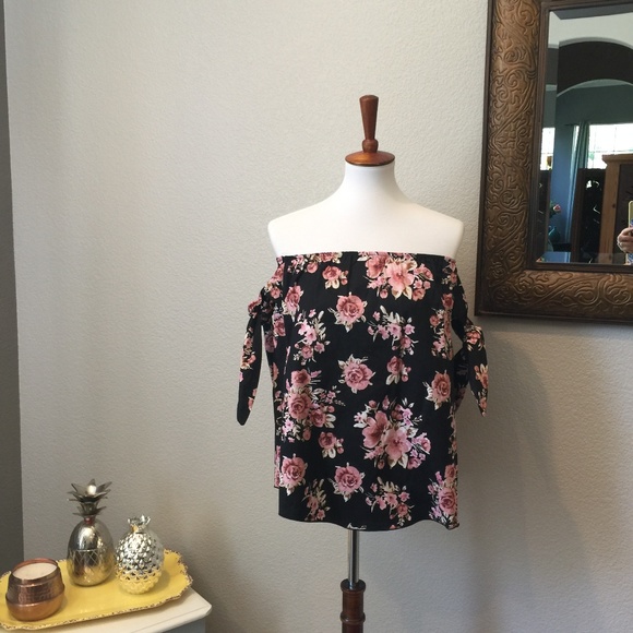 SALE!HOST PICK* Floral off-should blouse blk pink - Picture 4 of 6
